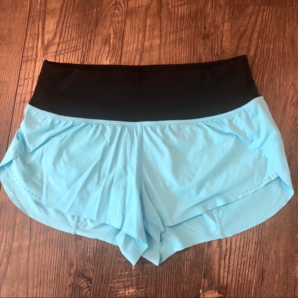 SOLD!Lululemon Chase Me Short 
2017 Seawheeze Sz 4